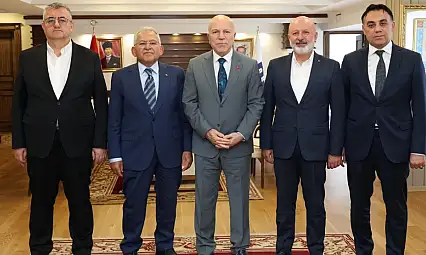 Memduh Büyükkılıç'a Erzurum'da 'ağabeyim' karşılaması