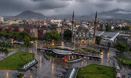 Meteoroloji uyardı! Kayseri'de bugün dışarı çıkacaklar şemsiyelerinizi unutmayın