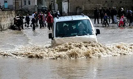 Meteoroloji uyardı: Sel, yıldırım ve doluya dikkat!
