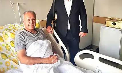 MHP'li Başkan Profesörü unutmadı! Hastanede ziyaret etti