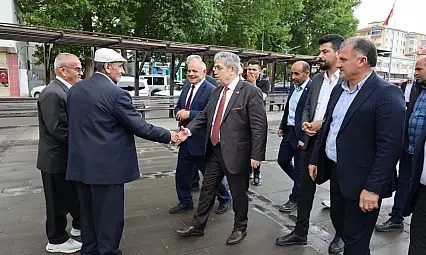 Milletvekili Özsoy ve Başkan Öztürk esnafla bayramlaştı