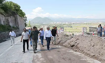 Çöken 30 yıllık duvarın yerine modern istinat duvarı yapılıyor!