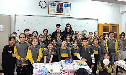 Miniklerden, polis ağabey ve ablalarına duygulandıran sürpriz
