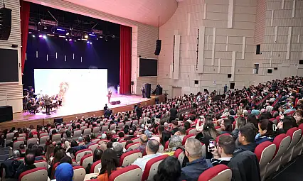 Müslüm Gürses'ten Neşet Ertaş'a Kayseri'de gönülleri ısıtan konser!
