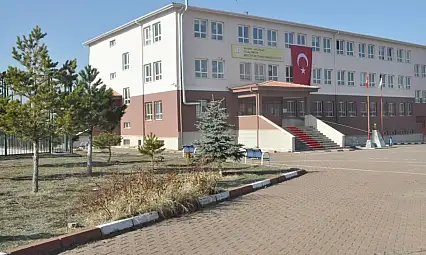 Öğrenciler, veliler ve eğitimciler tedirgin: O okul kapatılacak mı?