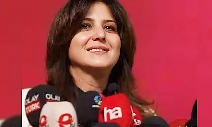 Özer'den, 'Kadınları hedef alan isme' sert tepki!