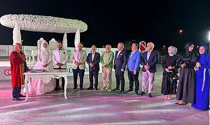 Özhaseki nikah şahidi oldu! Kayseri protokolü mutlu günde buluştu