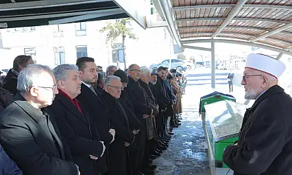 Özhaseki ve beraberindeki AK Partililer o ismi yalnız bırakmadı!