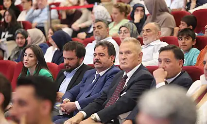 'Rektör uyardı, ben yaptım'! Süleyman Çetinsaya'dan poster itirafı