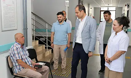 Sağlığın kalbine indi!  Müdür Erşan'dan kritik ziyaretler
