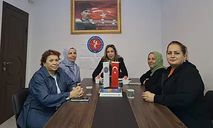 Sağlık çalışanı kadınlardan cinayete tepki: Kadın cinayetleri politiktir!