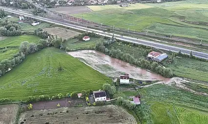 Sarımsaklı'da sağanak yağış sonrası büyük kanal taşkını