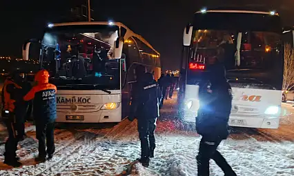 Sarız'da kar engelini sıcak çorba ısıttı