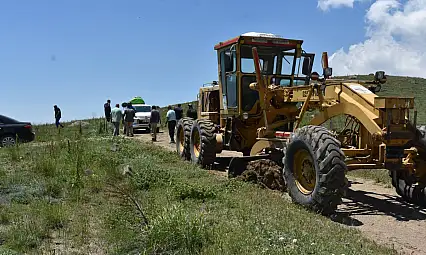 Sel vurdu! Kayseri'de yol ulaşıma kapandı