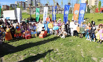 Talas'ta şenlik var! Çocuklar atıklardan sanat eseri yaptı...