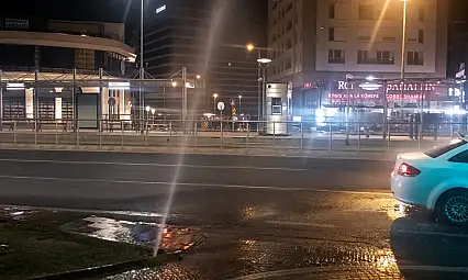 Talas'ta sulama sistemi kontrolden çıktı: Tazyikli su yola vurdu