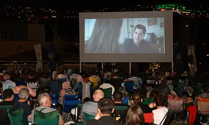 Talas'ta yıldızların altında duygulandıran gece: Eren Bülbül'ün hikâyesi izlendi!
