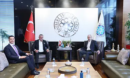 Türk bayrağını göndere çektiren işadamı Kayseri Ticaret Odası'nı ziyaret etti