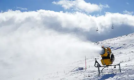 Türkiye'nin zirvesinde 24 saat kar mesaisi