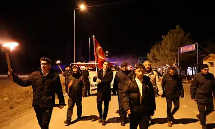 Unutulmaz gece: Gençler ve Kaymakam bakın neden yürüdü