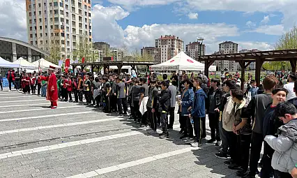 Vakıflar Bölge Müdürlüğü tarafından 1188 çocuk sevindirildi