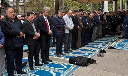 Vali Çiçek'in babaannesi son yolculuğuna uğurlandı