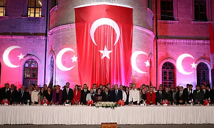 Vali Çiçek'in sözleri damga vurdu! Kayseri'de Zafer Bayramı coşkusu!