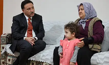 Vali Çiçek kapı kapı vatandaş ziyaretinde