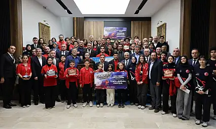 Vali Çiçek, Kayseri'yi gururlandıran öğrencileri ağırladı