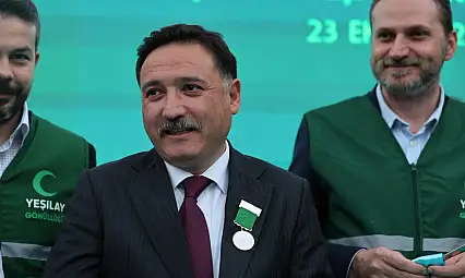 Vali Çiçek, Yeşilay'ın Üstün Hizmet Madalyası'na layık görüldü