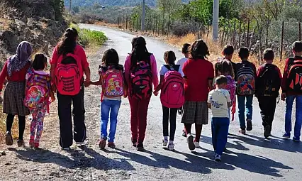 Yağmurda, soğukta okula gidiyorlar! Kayseri'de öğrencilerin ulaşım çilesi