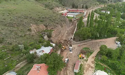 Yahyalı'da yolun altı üstüne geldi! Çalışmalar devam ediyor