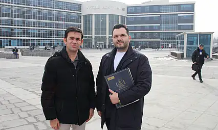 Yediği hamburgerden kemik çıktı: Restorana 1 milyon lira tazminat davası açtı