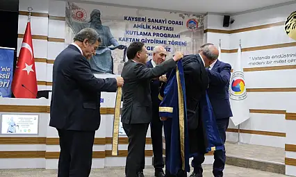 'Yılın Ahisi' kaftanını giydi