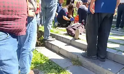 Yürürken bir anda yere yığıldı, gören vatandaş oraya koştu