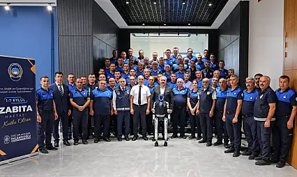 Zabıtanın yeni ekip arkadaşı İnsansı Robot MEGA oldu