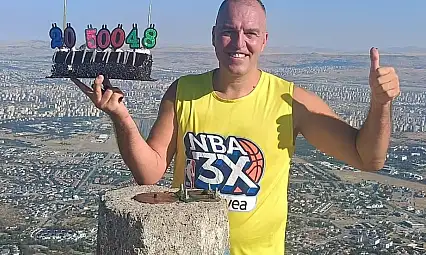 Zirvede 3 kutlamayı birden yaptı!
