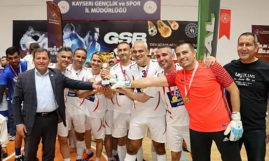 Kayseri'de kıyasıya mücadele bitti! Kupalar sahiplerini buldu
