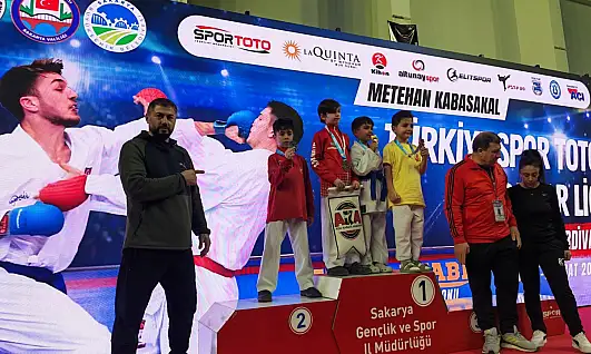 Kayserili karateciler madalyalarla döndü