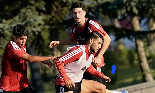 Kayserispor'da herkes o ismi aradı! Bir ayrılık daha