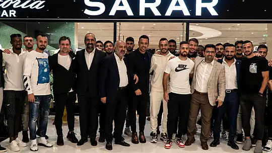 Kayserispor tam kadro Sarar Mağazası'nda hazır bulundu