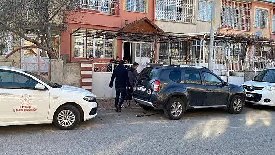 Evinde ölü bulundu