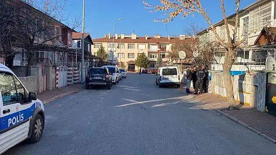 Evinde ölü bulundu