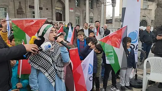 Kayseri'de öğrenciler Filistin için meydana indi
