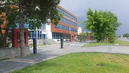 O Müdürlük'te İntihar Girişimi