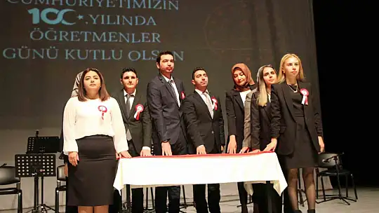 AK Parti Genel Başkanvekili Elitaş Kayseri'de öğretmenler günü etkinliğinde konuştu...