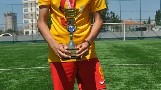 Arda Yiğit Oflaz sezonu 32 golle tamamladı!