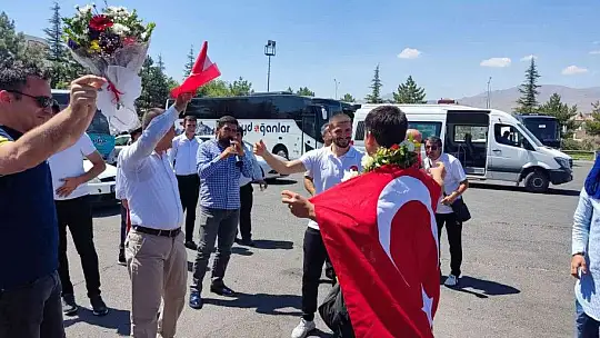 Şampiyon coşkuyla karşılandı