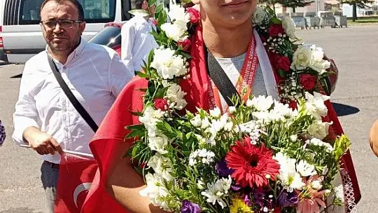 Şampiyon coşkuyla karşılandı