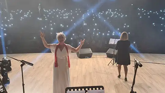 Salon hıncahınç doldu!